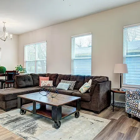 Cozy Stringtown Gem 1 Mile To Downtown! Apartment